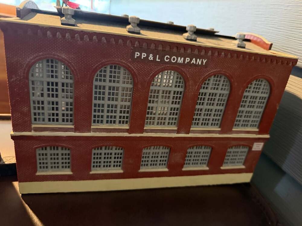 Walthers Cornerstone HO Scale Northern Light & Power Powerhouse Building Kit